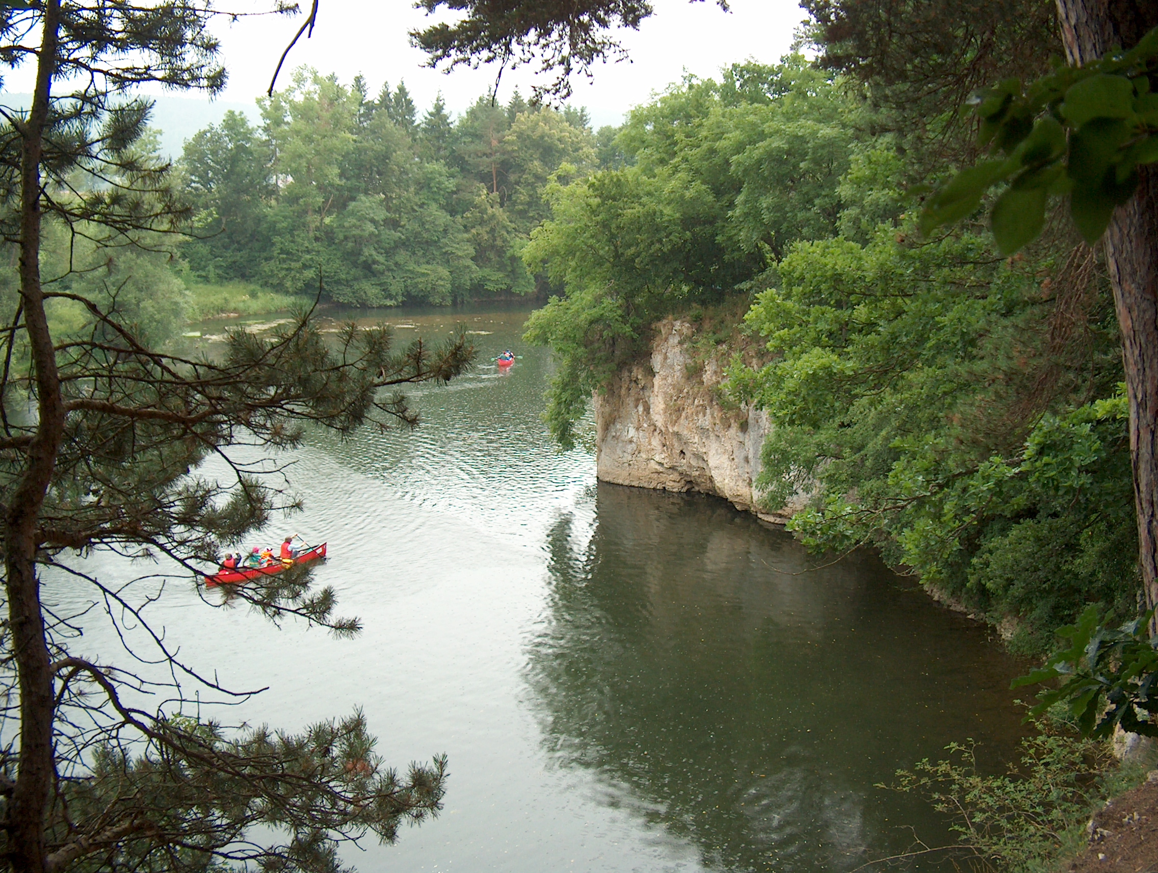 zwischen-den-felsen-nicht-weit-vom-bahnhof